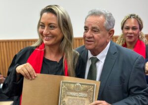 Luzia Moraes é homenageada com o título de Doutora Honoris Causa na ALBA