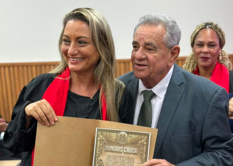 Luzia Moraes é homenageada com o título de Doutora Honoris Causa na ALBA